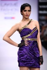 Model walk the ramp for Komal Sood, Pernia Qureshi show at Lakme Fashion Week Day 2 on 4th Aug 2012 (103).JPG